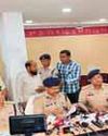 मोबाइल फोन, फर्जी पासपोर्ट, मार्कशीट, आधार कार्ड सहित अन्य दस्तावेज आरोपियों के कब्जे से बरामद 16 सालों से अवैध ढंग से रह रहे बांग्लादेशी दंपति पकडाए44