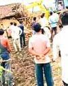खिवनी अभयारण्य में अतिक्रमण हटाने का विरोध आंदोलन से एक दिन पहले गिरते पानी में पहुंचे3