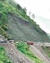 यात्रियों और स्थानीय लोगों को भारी दिक्कतों का सामना करना पड़ रहा ऋषिकेश-बदरीनाथ हाईवे बाधित, केदारनाथ यात्रा कुछ समय के लिए रोकी गई5