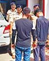 कार के 23 पेटी देशी शराब की गई जब्त, दो आरोपितों को गिरफ्तार कर भेजा जेल3