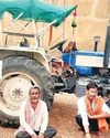 वन अमला ने जुताई करते हुए ट्रैक्टर जब्त किया24