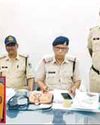 पकड़ा गया शातिर बदमाश, 2 लाख के जेवरात सहित मोबाइल किया बरामद1