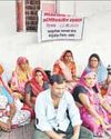 आऊटसोर्स कर्मचारियों की भूख हड़ताल के पहले दिन दो की हुई तबियत खराब16