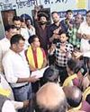 बीपीएल कार्ड धारक मजदूरों ने करोड़ों में खरीदी सैकड़ों एकड़ जमीन, आखिर किसने लगाया कालाधन. ? बीपीएल कार्ड धारक मजदूरों ने करोड़ों में खरीदी सैकड़ों एकड़ जमीन, आखिर किसने लगाया कालाधन. ?10