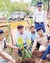 डिण्डौरी पुलिस ने विश्व पर्यावरण दिवस पर चलाया वृक्षारोपण अभियान, बस ऑपरेटरों को भी किया प्रेरित6