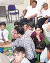 कैंप में बच्चे सीख रहे हैं ड्राइंग एवं पेंटिंग की बारीकियां कैंप में बच्चे सीख रहे हैं ड्राइंग एवं पेंटिंग की बारीकियां13