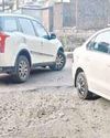 अंडर ब्रिज के नीचे खाई नुमा गड्डा वाहनों को निकलने में हो रही परेशानी अंडर ब्रिज के नीचे खाई नुमा गड्डा वाहनों को निकलने में हो रही परेशानी15