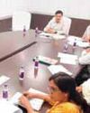 संभागीय कमिश्नर ने अधिकारियों को दिए निर्देश संभागीय कमिश्नर ने अधिकारियों को दिए निर्देश