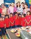 अखिल भारतवर्षीय महिला परिषद श्री विद्या समय शाखा द्वारा आंगनबाड़ी केंद्र के बच्चों को भेंट किए ड्रेस व फल27