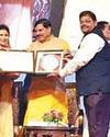 मुख्यमंत्री द्वारा मॉयल की तिरोडी खदान को सम्मानीत किया गया19