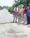 मोवाड में अंतर्राज्यीय पुलिया के किनारे हुआ गड्डा दुरस्त करने की मांग13