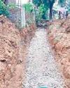 सीसी नाली निर्माण में बरती जा रही अनियमितता, मूकदर्शक बना प्रशासन15