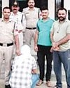 16 पेटी अवैध शराब के साथ आरोपी अमानगंज पुलिस के हत्थे चढ़ा6