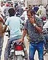 ओवर ब्रिज पर पति ने पत्नी पर चाकू से किया हमला0