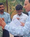 पेट्रोल की बोतल हाथ में लेकर न्याय की गुहार लगाने पहुंचा फरियादी जनसुनवाई में मचा हड़कंप, अधिकारियों ने दिया कार्रवाई का भरोसा11