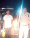 पुलिस तीर्थ यात्रियों की बनी मददगार, महर से रायपुर जाते समय वाहन का डीजल हुआ खत्म पुलिस तीर्थ यात्रियों की बनी मददगार, महर से रायपुर जाते समय वाहन का डीजल हुआ खत्म8