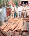 वन विभाग ने पकड़ी 50 हजार की इमारती लकड़ी0