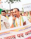 असंगठित क्षेत्र समस्या निवारण प्रकोष्ठ के नेतृत्व में ग्रामीणों ने उठाई आवाज 'नल जल आंदोलन' का आगाज, स्वच्छ पेयजल के लिए पेंड्रावन से सरसीवा तक पदयात्रा7