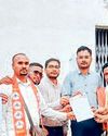 मांग पूरी नहीं होने पर धरना प्रदर्शन करने की दी चेतावनी अलग-अलग समस्याओं पर कार्रवाई के लिए शिव सैनिकों ने सौंपा मुख्यमंत्री के नाम एसडीएम को ज्ञापन11