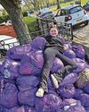 Super slimmers donate clothes to help charity Super slimmers donate clothes to help charity