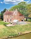 Farmhouse surrounded by its own moat on the market for £400,000 Farmhouse surrounded by its own moat on the market for £400,0005