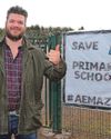 Dad urges teachers to ban smartphone5