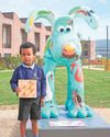 Lucky Leon enjoys a sneak peek of Gromit statue4