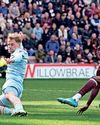 Shanks keeps Hearts in the driving seat Shanks keeps Hearts in the driving seat74