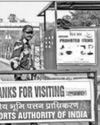 अटारी-वाघा सीमा से पारागमन पूरी तरह बंद अटारी-वाघा सीमा से पारागमन पूरी तरह बंद