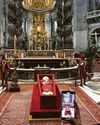 A solemn ritual as faithful pay tribute to Pope A solemn ritual as faithful pay tribute to Pope