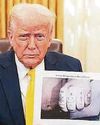 TETCHY TRUMP GETS INTO A PHOTOSTROP TETCHY TRUMP GETS INTO A PHOTOSTROP