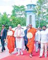 PM praises close Sri Lanka ties at holy tree15
