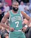 Celtics' Brown may need knee surgery, says report34