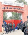Prisoners flee after earthquake19