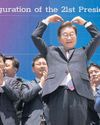 Lee takes power after sweeping win Lee takes power after sweeping win