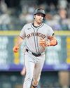 Giants clinch record 6th 1-run victory28