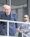 Murdochs resolve succession battle71