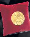 Machado gifts medal to Trump, stuns Norway25
