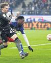 Bayern draw at Hamburg opens door for Dortmund44