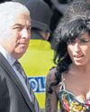 Amy Winehouse's father loses suit against friends selling her clothes39