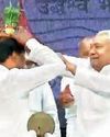Bizarre: Nitish puts flower pot on the head of principal secretary24