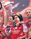 Silver surfers Arsenal and Palace share trophy glory with fans50