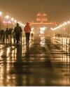 LIGHT RAIN LASHES PARTS OF DELHI, TRAFFIC SNAGS ON CHRISTMAS EVE