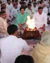 Parvesh performs Havan on his late father's birth anniversary17