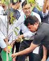 नितिन गडकरी ने किया 'एक पेड़ मां के नाम 2.0' अभियान का शुभारंभ, बोले- मां की ममता को हरियाली में बदलें Aaj Samaaj