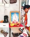 सूरत के सिविल अस्पताल में की गई आसाराम की फोटो की पूजा सूरत के सिविल अस्पताल में की गई आसाराम की फोटो की पूजा35