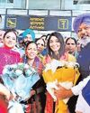 विश्व चैंपियन क्रिकेट खिलाड़ी अमनजोत और हरलीन का हार्दिक स्वागत किया24