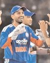 तिलक वर्मा का सिक्स स्टेडियम के बाहर गया तिलक वर्मा का सिक्स स्टेडियम के बाहर गया35