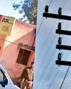 पुलिसवालों ने लाइनमैन को बंद किया तो बिजली कर्मचारियों ने काट दी चौकी की लाइट पुलिसवालों ने लाइनमैन को बंद किया तो बिजली कर्मचारियों ने काट दी चौकी की लाइट20