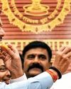 स्थानीय निकाय चुनावों में भाजपा-शिवसेना की दोस्ती मजबूरी भी, जरूरी भी स्थानीय निकाय चुनावों में भाजपा-शिवसेना की दोस्ती मजबूरी भी, जरूरी भी24